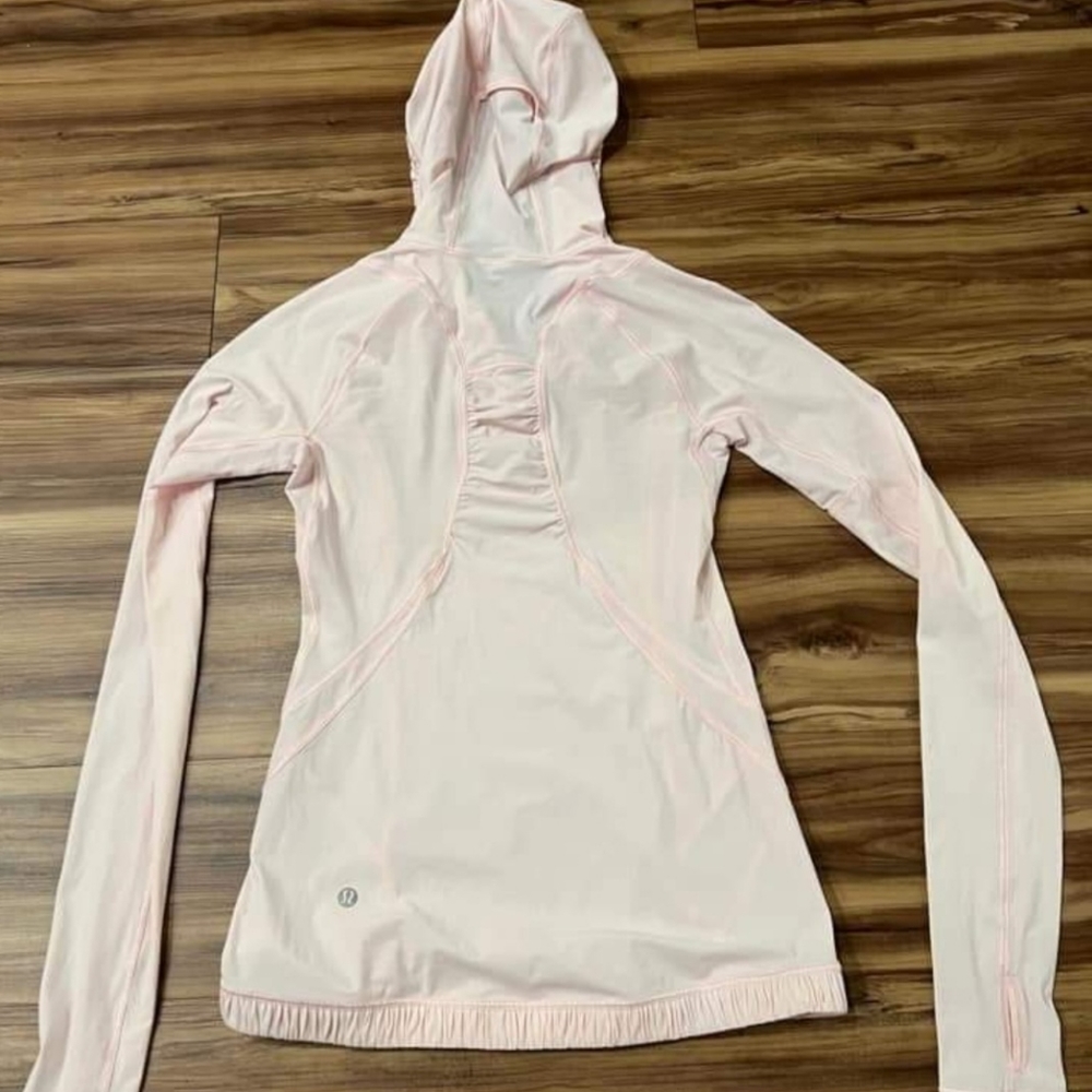 Lululemon size 4 pullover